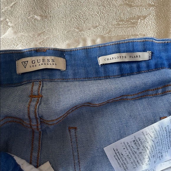 Guess high rise flare jeans. - Picture 4 of 4